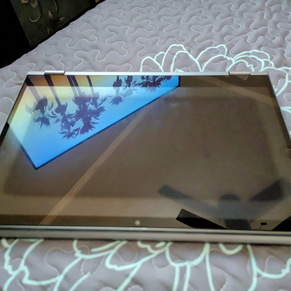 Laptop - Picture 2 of 4